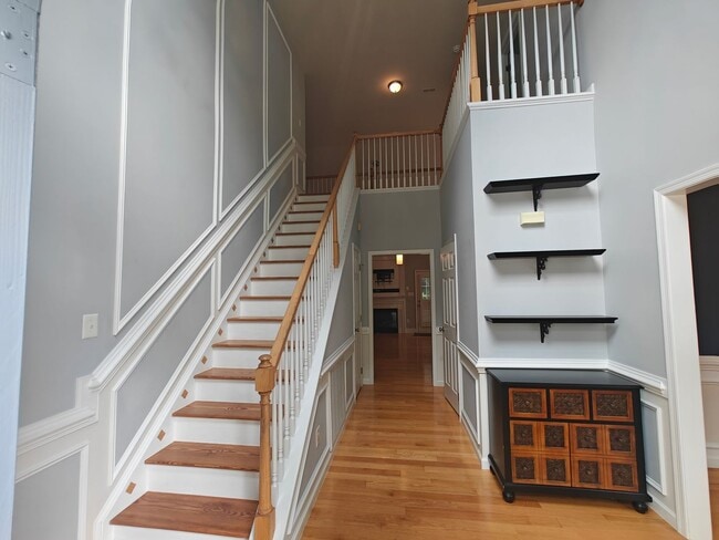 Building Photo - 4 bedroom home with a garage on cull de sa...