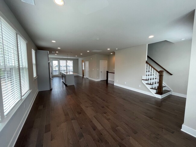 Building Photo - 3 Bed, 3.5 Bath Townhouse in Ballantyne