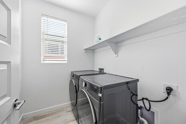 Building Photo - 2053 W Sienna Bouquet Pl