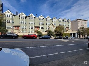 Building Photo - 2 Bedroom/2 Bathroom Amazing Top Floor Ala...