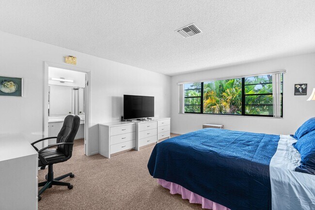 Building Photo - 27 Southport Ln