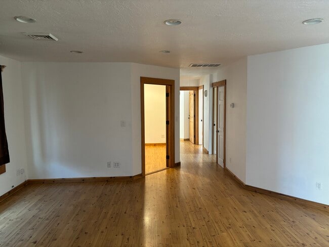 Building Photo - BE-0110