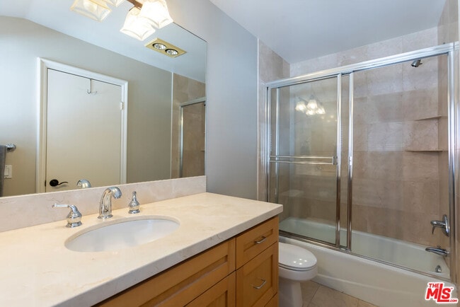 Building Photo - 1541 Palisades Dr