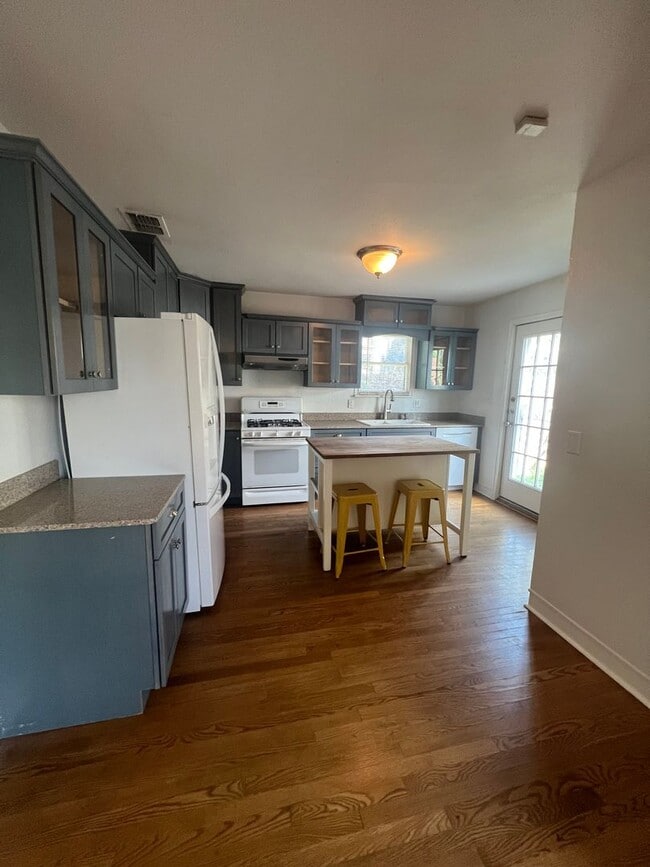 Building Photo - Two Bedroom Remodel in Rosedale Neighborhood