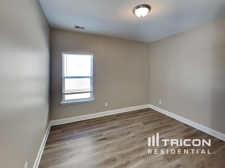 Building Photo - 124 Auxley Ct