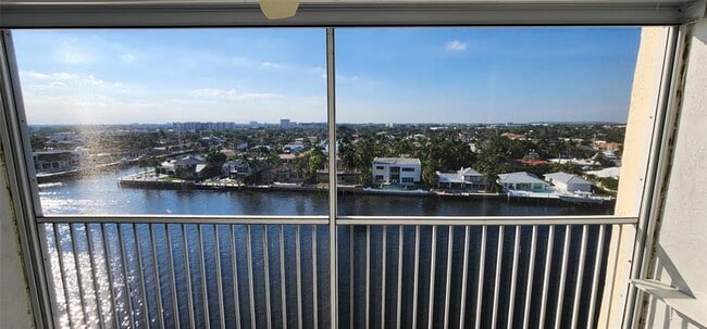 Building Photo - 299 N Riverside Dr