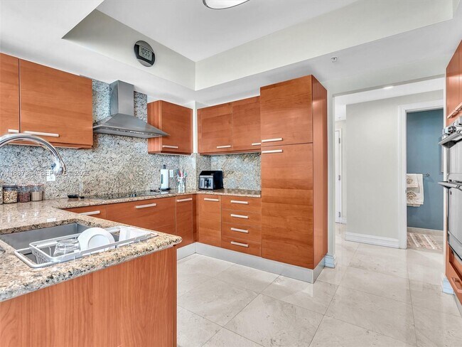 Building Photo - 3535 S Ocean Dr