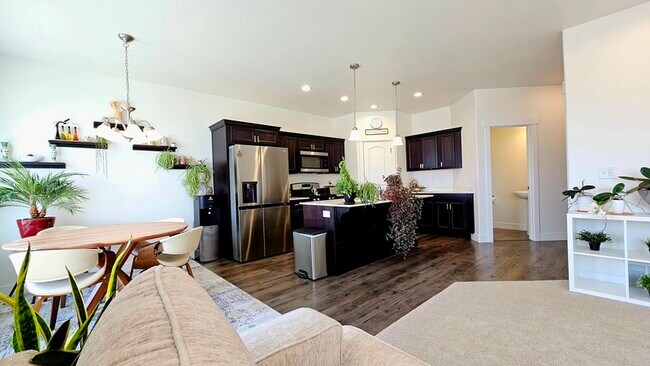 Building Photo - 983 W Coral Charm Wy