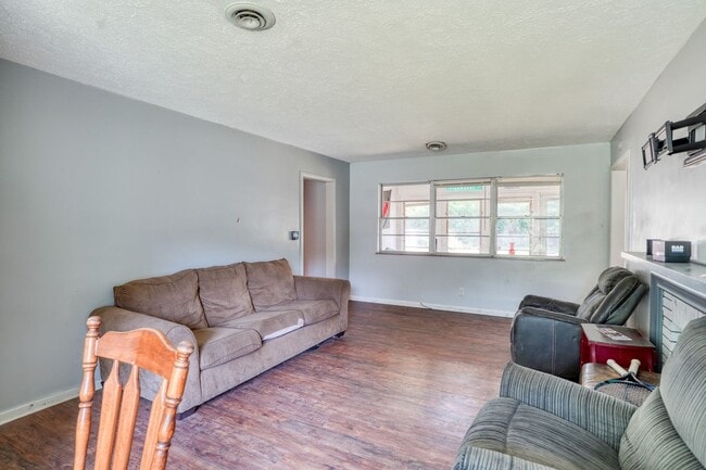 Building Photo - 2920 Highwoods Dr E