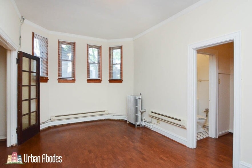 Building Photo - 4632 N Paulina St