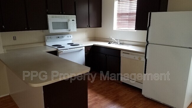 Building Photo - 6104 W Townley Ave