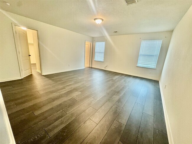 Building Photo - 2518 Boxwood Park
