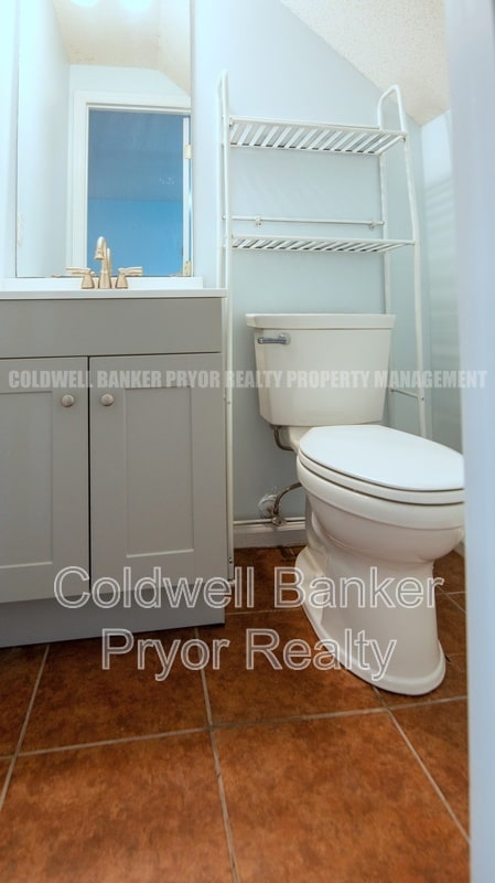 Building Photo - 1244 N Concord Rd