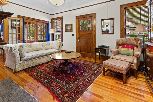 Building Photo - 305 NE 4 St