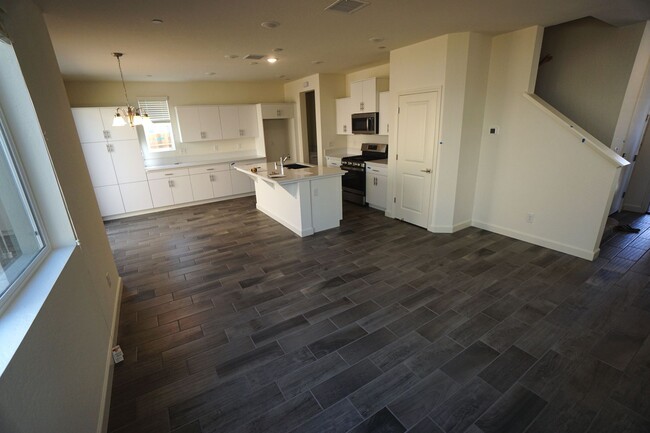 Building Photo - 3 Bed, 2.5 Bath Home in Prime Clovis Herit...