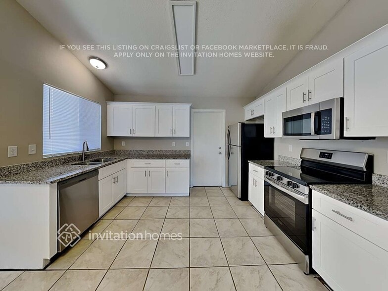 Building Photo - 9133 W Country Gables Dr