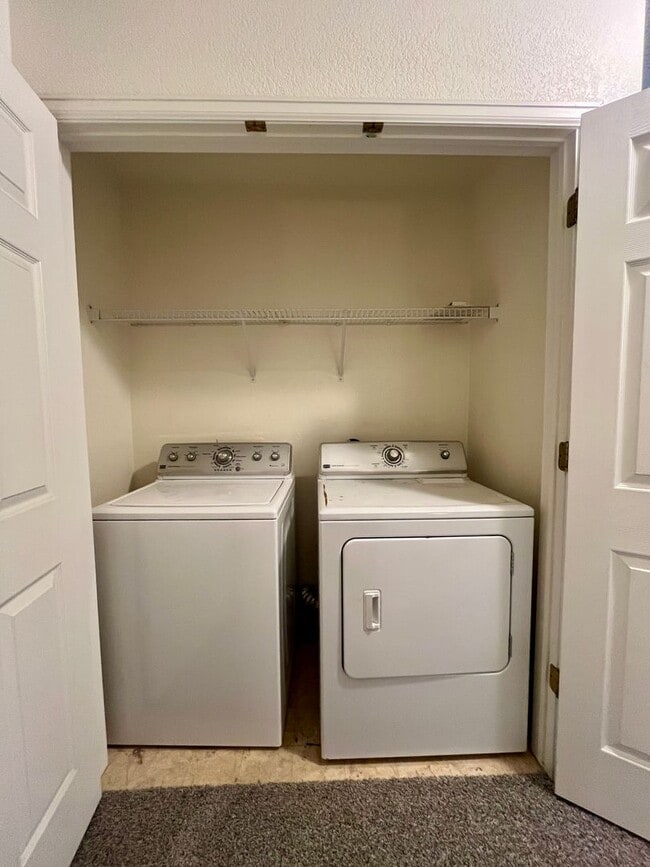 Building Photo - Adorable 3 story, 3BR/3.5BA Townhome w/ detached garage!