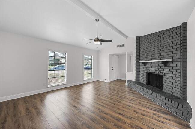 Building Photo - 4940 Watkins Dr