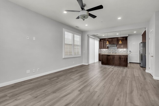 Building Photo - 76 Evening Sun