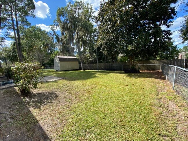 Building Photo - 980 White Cir
