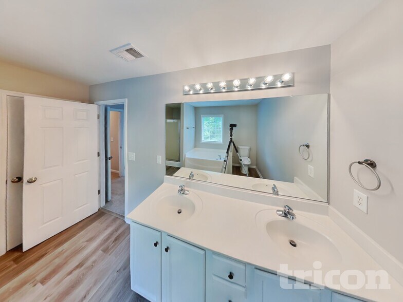 Building Photo - 1145 Langston Dr
