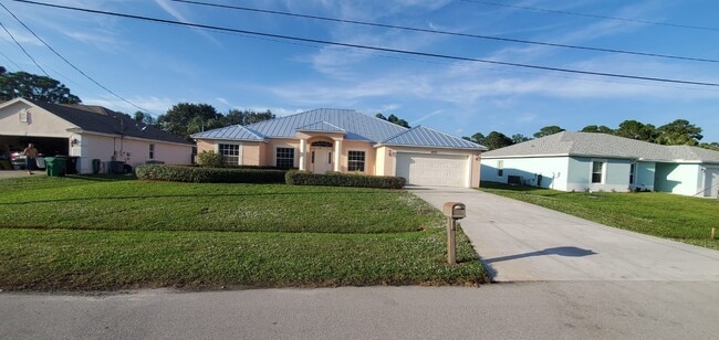 Building Photo - 1049 SW Ingrassina Ave