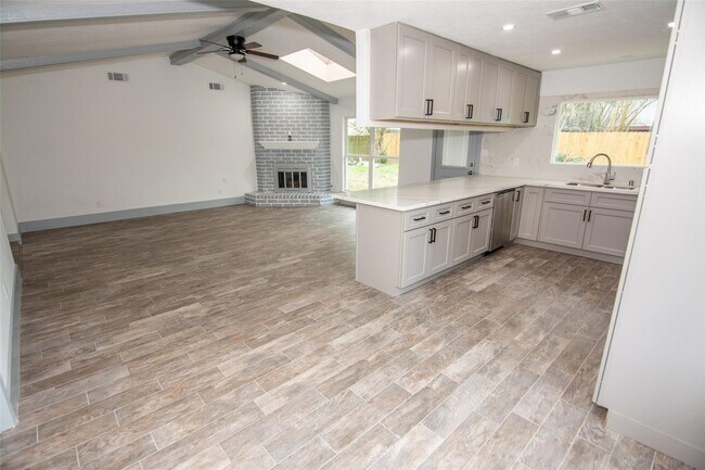Building Photo - 2302 Cades Cove Dr
