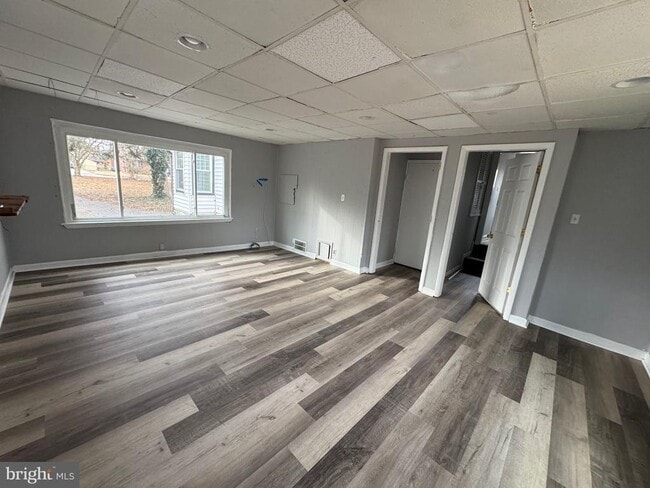 Building Photo - 365 E Springfield Rd