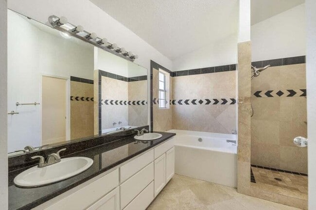 Building Photo - 27 Hidden Harbor Ln