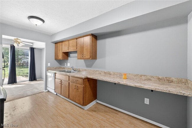 Building Photo - 9582 Fernwood Dr