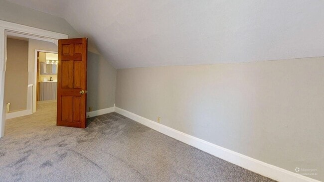 Building Photo - Madison/W.95th neighborhood : 3 bedroom/1 bath single family house available NOW.