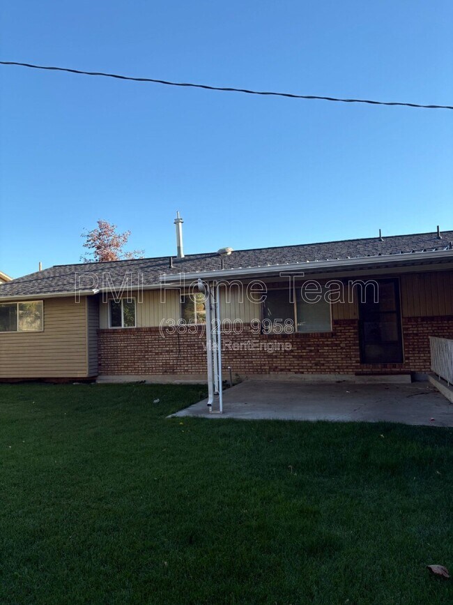 Building Photo - 245 Abrams Way