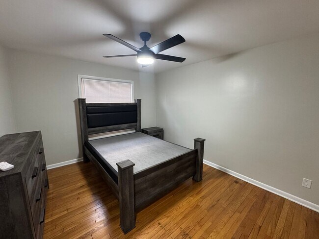 Building Photo - Charming 3BR Ground Floor Unit in South Euclid