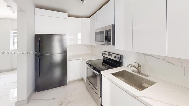 Building Photo - 1340 Lincoln Rd