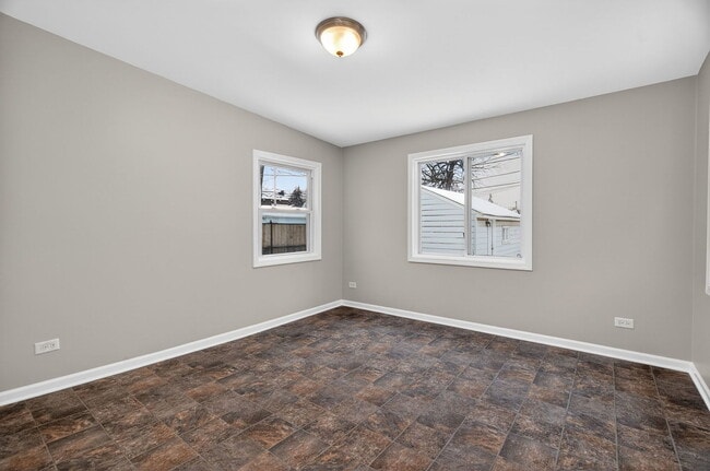 Building Photo - 106 164th St