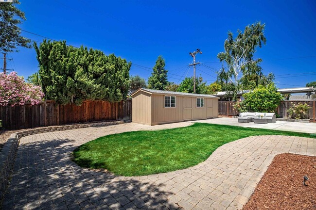 Building Photo - Renovated 4-bedroom, 2-bath home in Fremont!