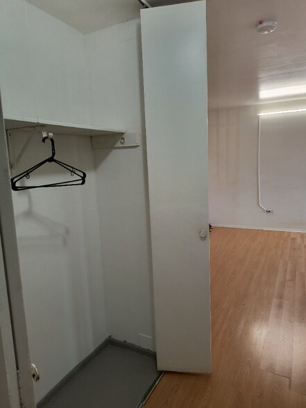 Building Photo - 670 Hill Dr