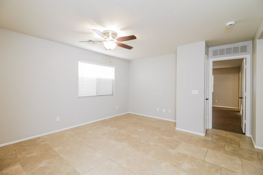 Building Photo - 43464 Colby Dr