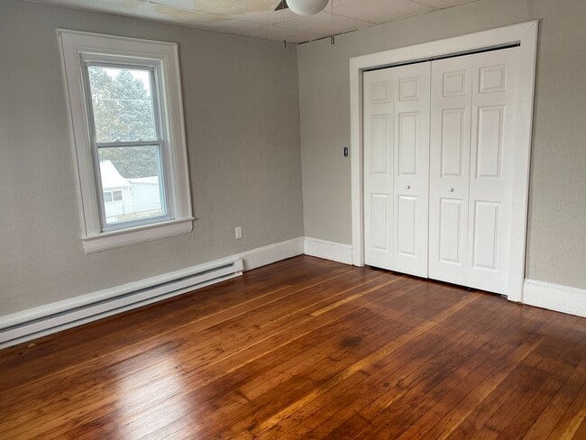 Building Photo - 820 Main St