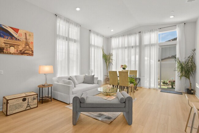 Building Photo - 12639 Elizabeth Wy