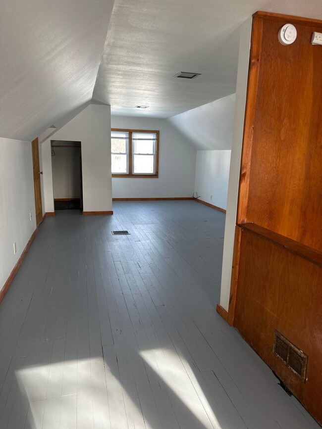 Building Photo - 1000 Columbia St