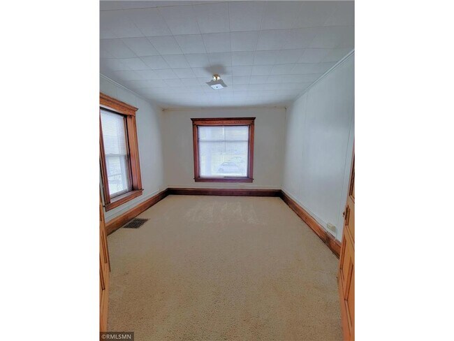 Building Photo - 210 N Fremont St