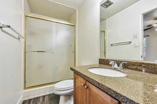 Building Photo - 3820 Grandview: Spacious 4-bedroom, 2-bath home with large bedrooms and no carpet