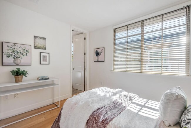 Building Photo - 5 Artisan Way