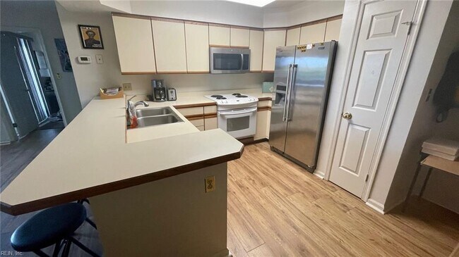 Building Photo - 2521 Bridgeside Pl