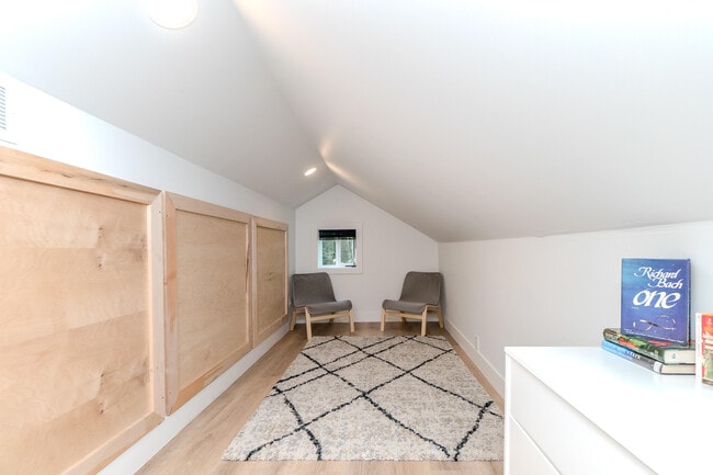 Building Photo - 1319 W Textile Rd