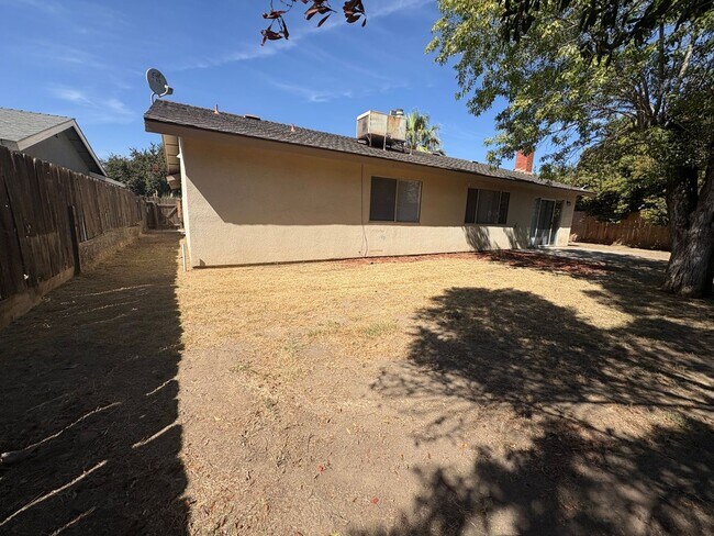 Building Photo - 947 W Seeger Ave