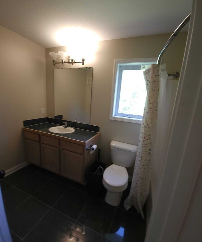 Building Photo - Ready to go forest lake 3 bed 4 bath townh...