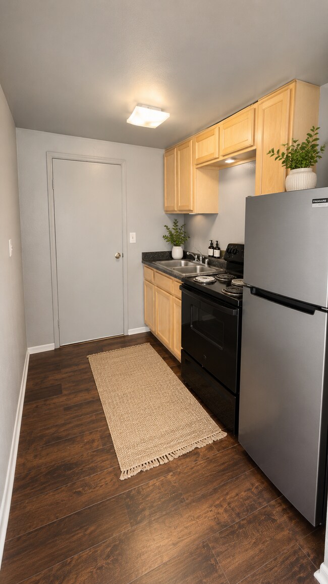 Building Photo - 2221 W 39th St