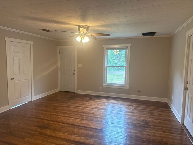 Building Photo - 114 Double Springs Rd
